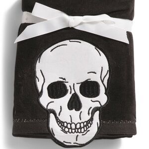 NWT SET OF 2 SKULL 💀 Bathroom Hand Towels 2025